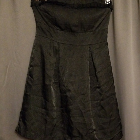 Forever 21 Dresses & Skirts - 21  Womens Juniors Black Strapless Dress Ruffle Accent Zips size S GUC